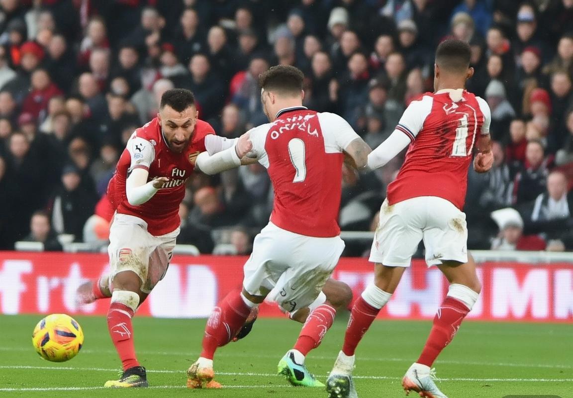 英超争冠悬念延续！十人切尔西1-1铁血逼平阿森纳，斯坦福桥球场伦敦德比战平